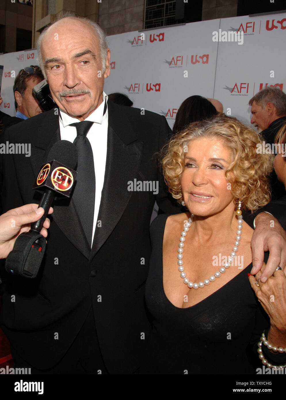 Sean Connery (L) and wife Micheline arrive for American Film Institute's 'AFI Life Achievement Award: A Tribute to Sir Sean Connery' taping in the Hollywood section of Los Angeles, California on June 8, 2006. Actor Harrison Ford presented the Lifetime Achievement Award to Connery. The two actors starred together in the 1989 film 'Indiana Jones and the Last Crusade.'  (UPI Photo/Jim Ruymen) Stock Photo