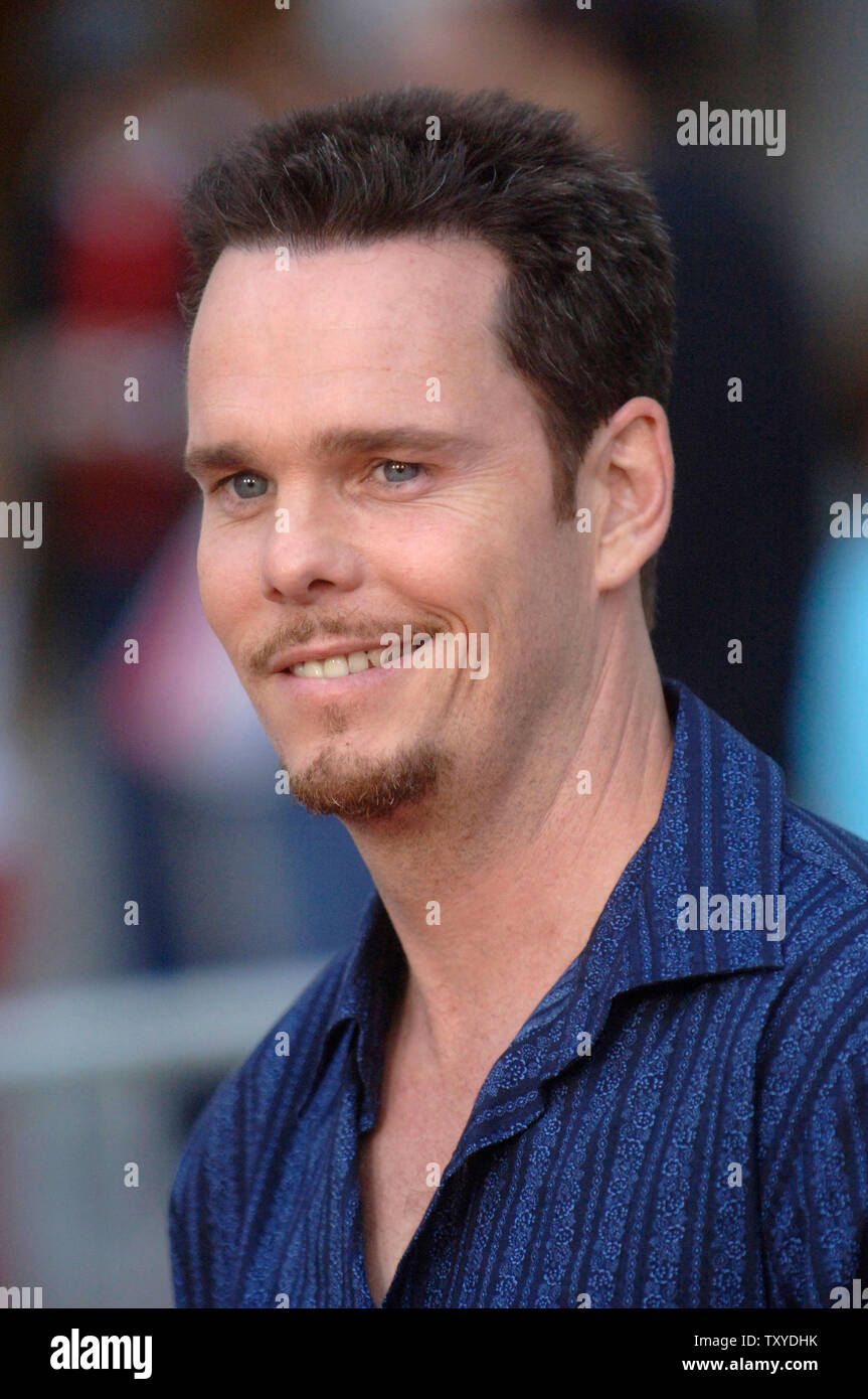 Actor Kevin Dillon arrives at the premiere of 'The GroomsMen' held at
