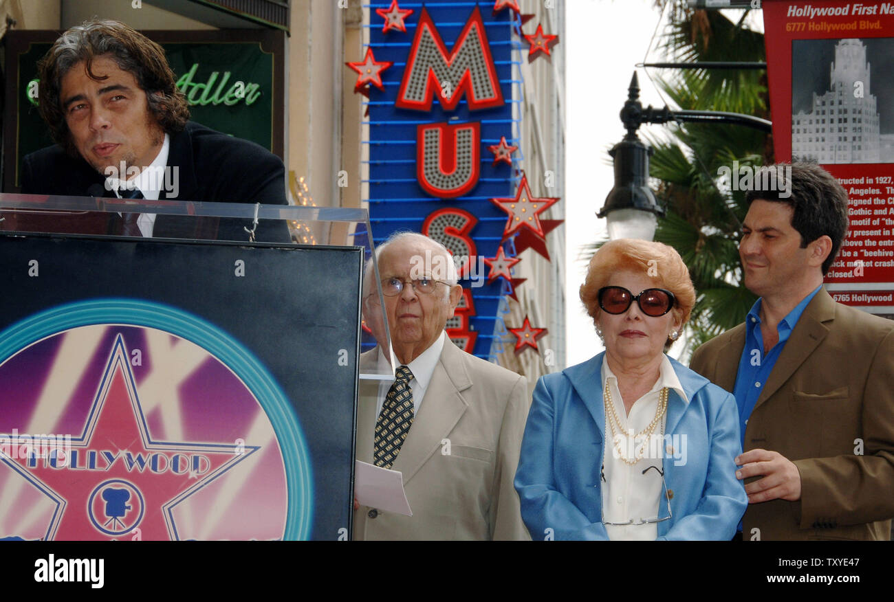 Actor Benicio Del Toro speaks during a posthumous ceremony honoring his late acting teacher Stella Adler with the 2,315th star on the Hollywood Walk of Fame in Los Angeles, California on August 4, 2006. Adler was creator of a unique American approach to acting and was the only American ever to have directly studied with the father of modern acting, Constantine Stanislavsky. Looking on (L-R) are Honorary Mayor of Hollywood Johnny Grant, Irene Gilbert, director Stella Adler LA and Adler's grandson Tom Oppenheim. (UPI Photo/Jim Ruymen) Stock Photo