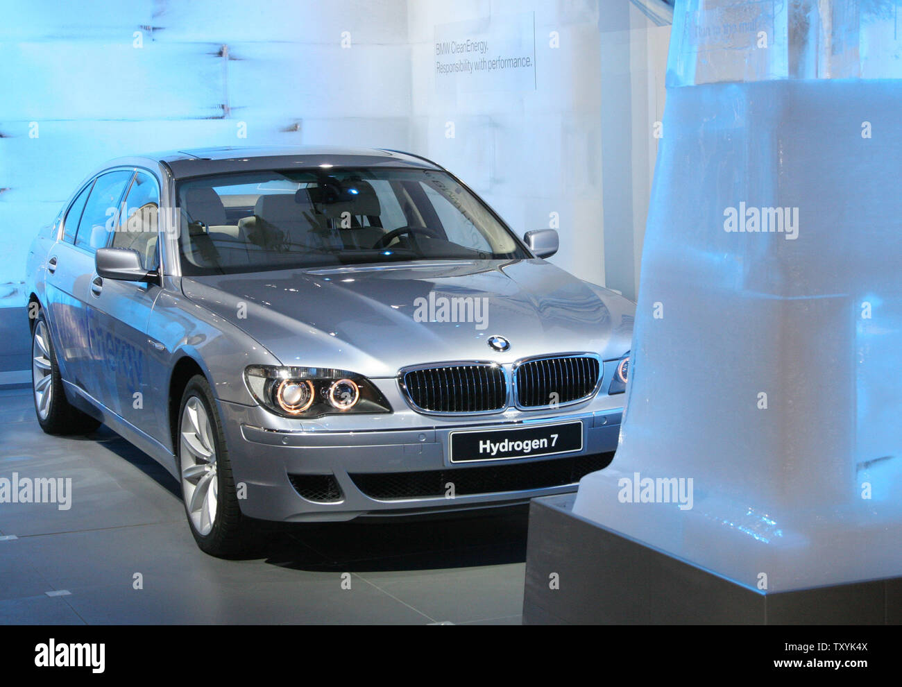 Bmw 7 hydrogen hi-res stock photography and images - Alamy