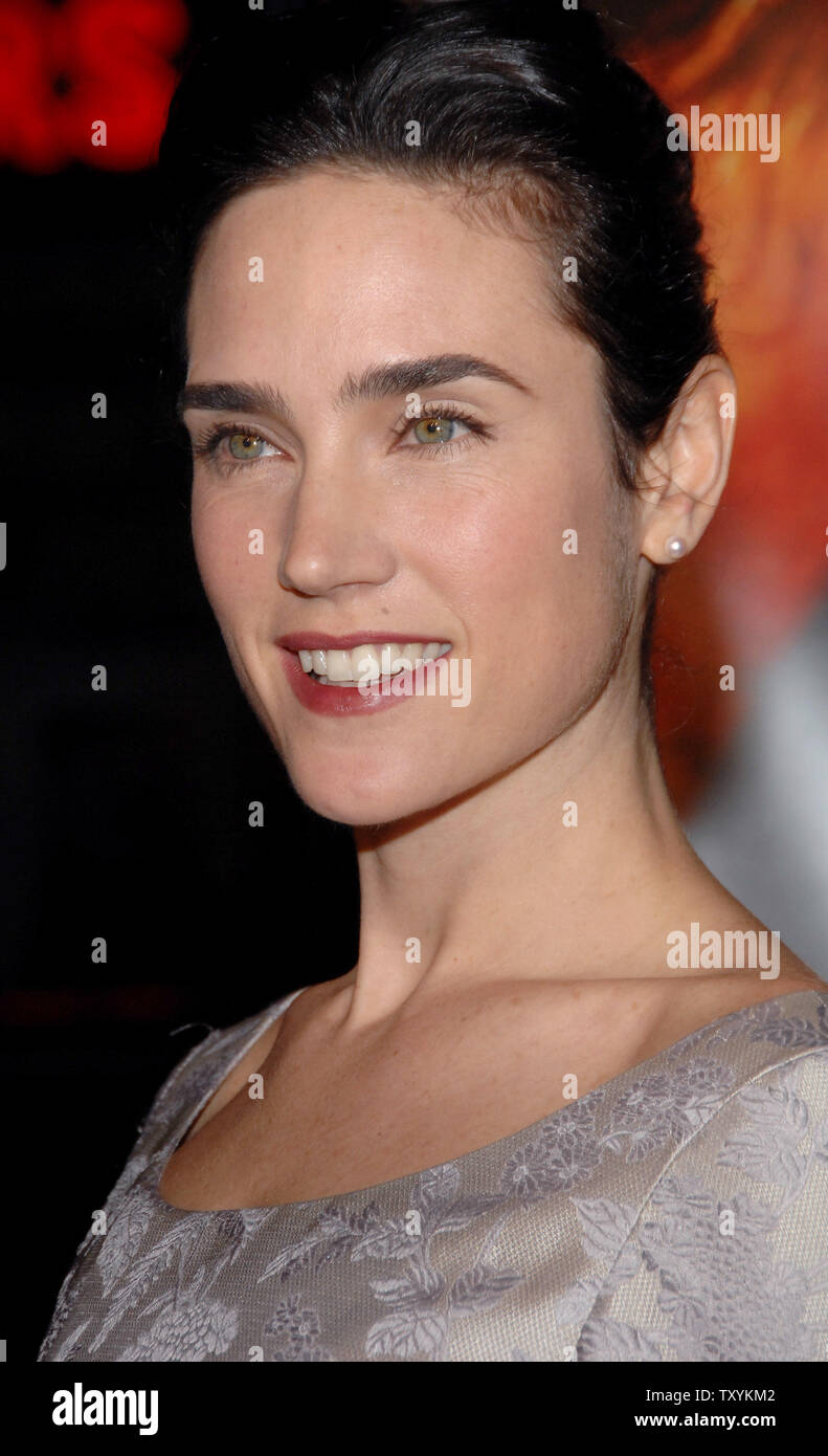 Actress Jennifer Connelly, star of the new motion picture drama 'Blood Diamond', arrives for the premiere of the film at Grauman's Chinese Theatre in the Hollywood section of Los Angeles on December 6, 2006. The film, set in Sierra Leone is about a quest to recover a rare diamond. (UPI Photo/Jim Ruymen) Stock Photo