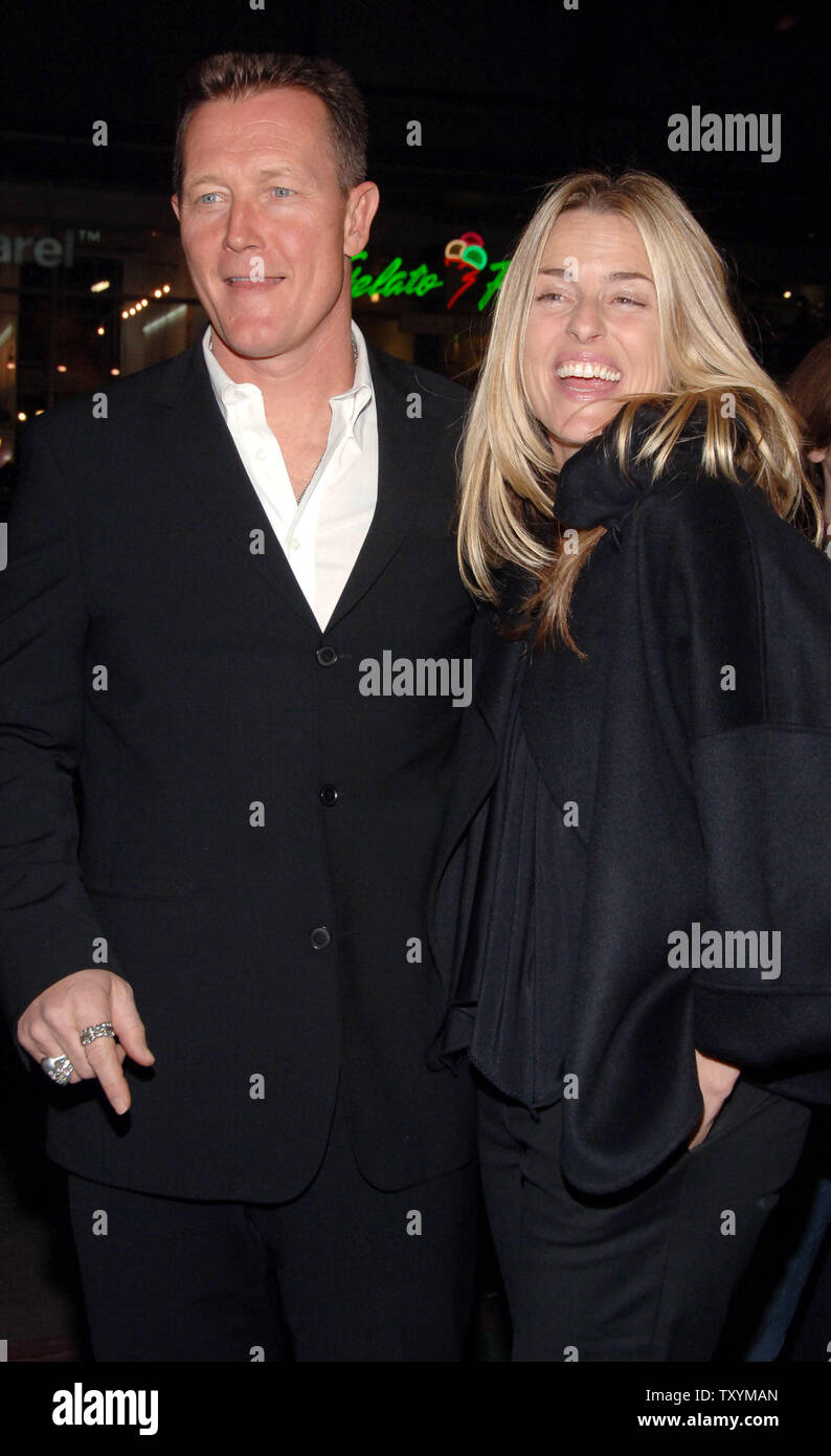 Robert patrick and wife hi-res stock photography and images - Alamy, image size:794x1390