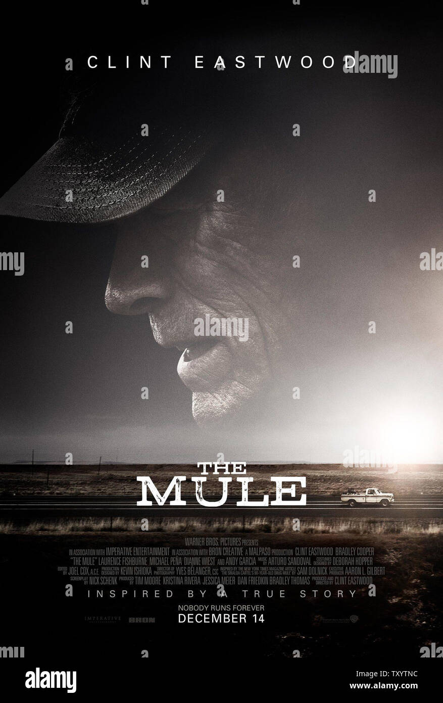 USA. Clint Eastwood in  the ©Warner Bros new movie: The Mule (2018).  Plot: A 90-year-old horticulturist and WWII veteran is caught transporting $3 million worth of cocaine through Michigan for a Mexican drug cartel.  Ref: LMK106-J4078-201218 Supplied by LMKMEDIA. Editorial Only. Landmark Media is not the copyright owner of these Film or TV stills but provides a service only for recognised Media outlets. pictures@lmkmedia.com Stock Photo