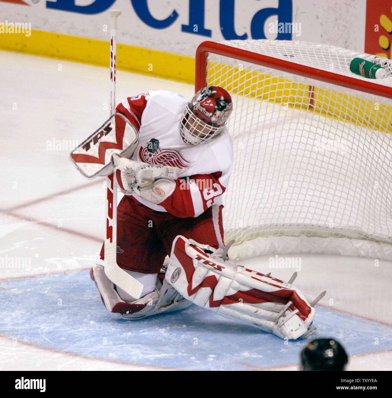 Dominik hasek hi-res stock photography and images - Page 2 - Alamy