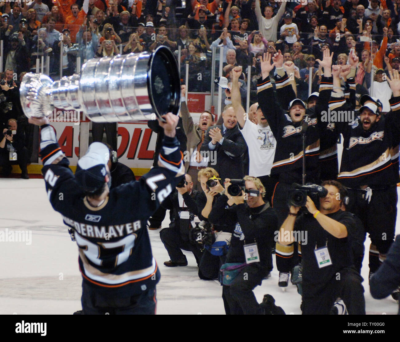 Scott Niedermayer, who led Anaheim to the Stanley Cup in 2007 and