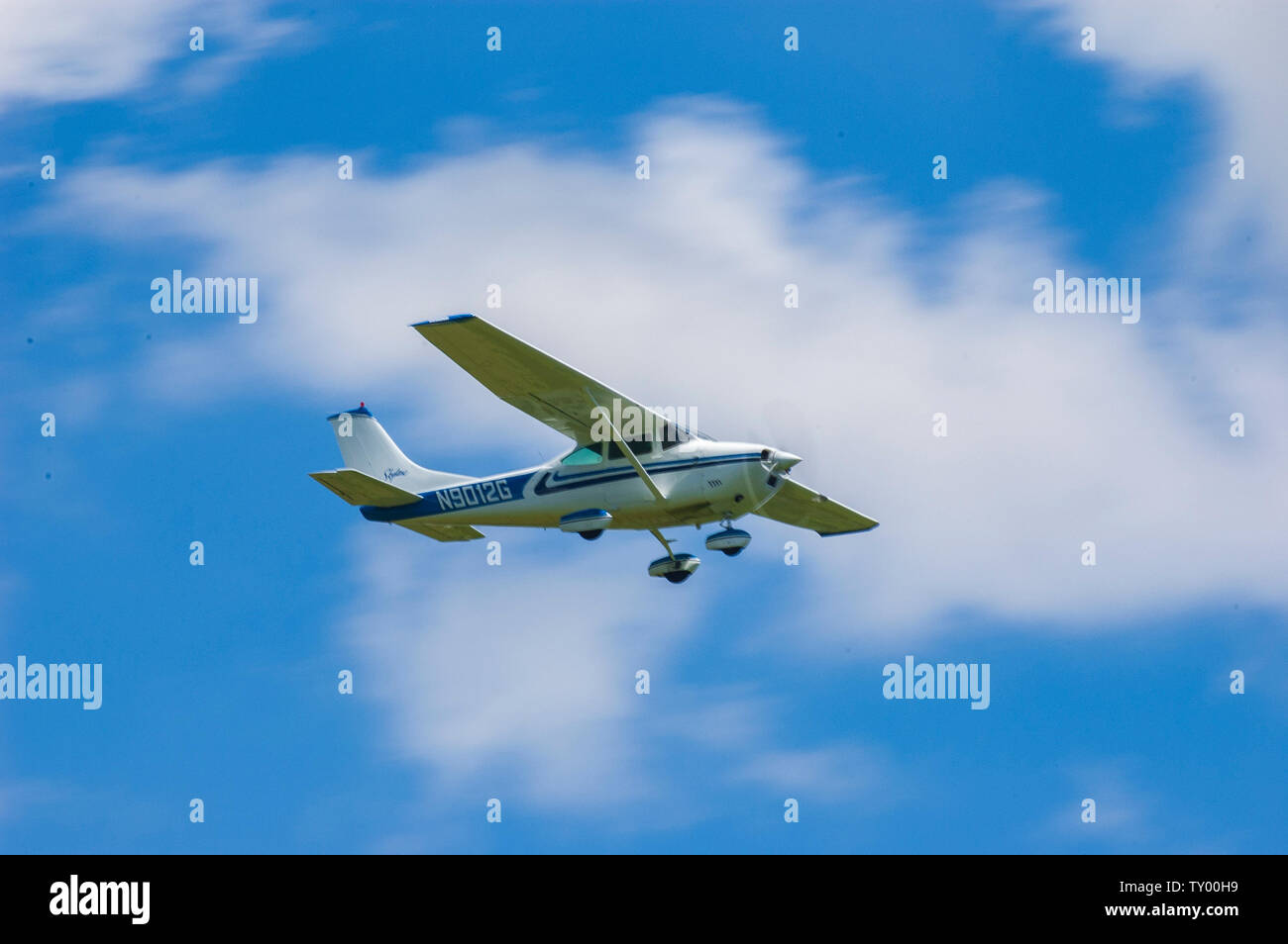 Cessna landing at lexington bluegrass airport hires stock photography