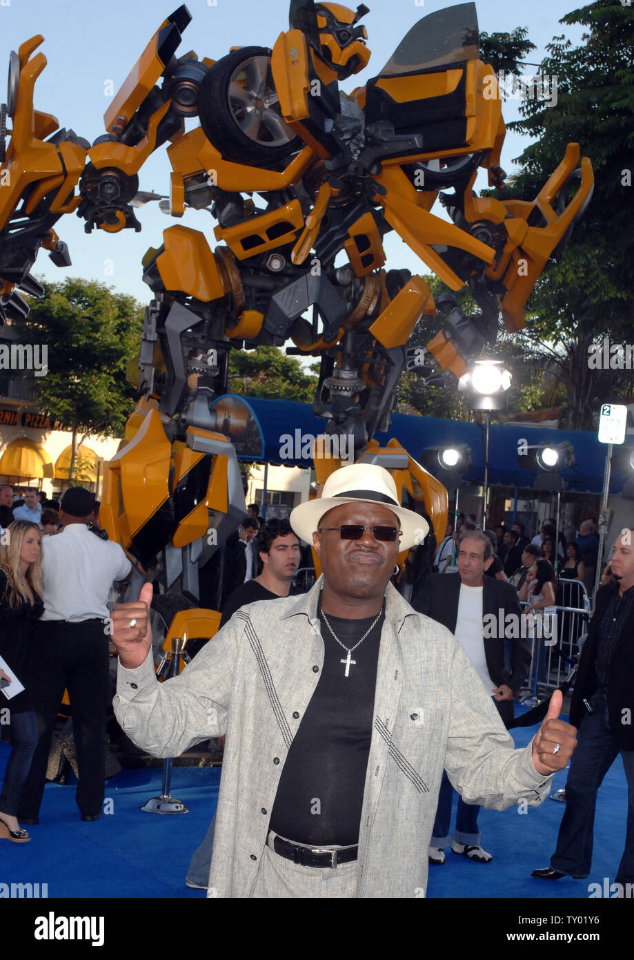Actor Bernie Mac A Cast Member In The Sci Fi Action Adventure Motion Picture Transformers Attends The Premiere Of The Film In The Westwood Section Of Los Angeles On June 27 2007 Upi