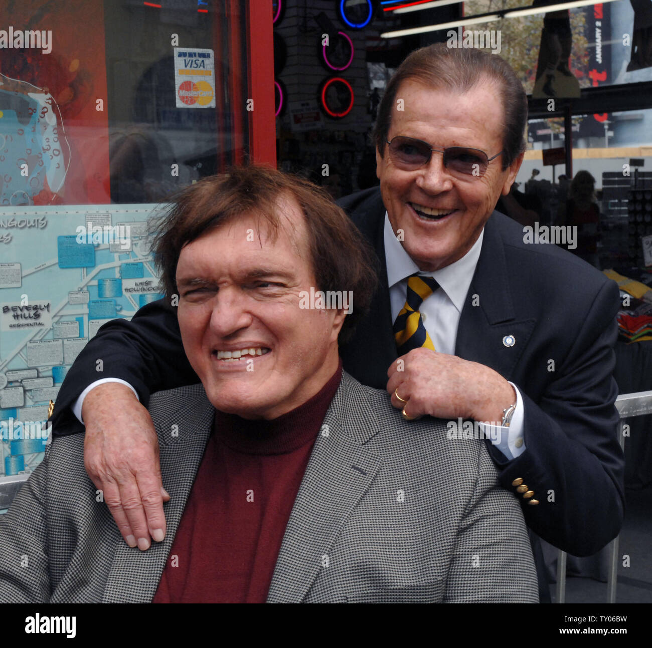 Roger Moore James Bond 007 High Resolution Stock Photography And Images Alamy