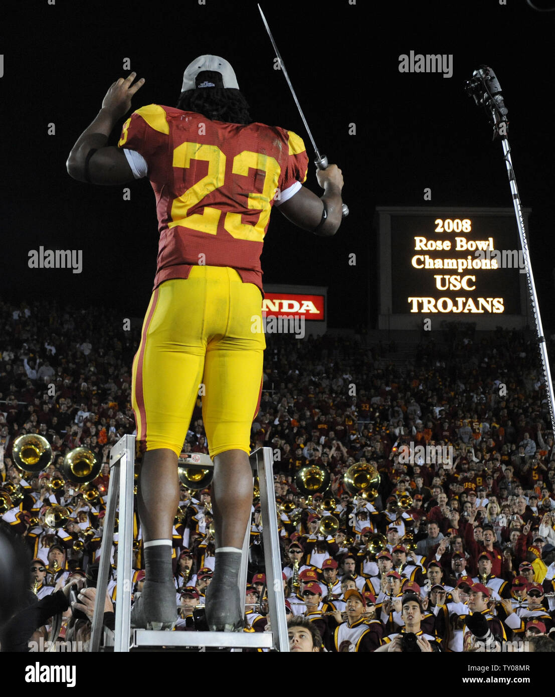 USC Trojans' Chauncey Washington leads the Trojans Marching Band in Conquest after victory over the Illinois Fighting Illini at the Rose Bowl on January 1, 2008 in Pasadena, California. The Trojans defeated the Illini 49-17. (UPI Photo/Jim Ruymen) Stock Photo