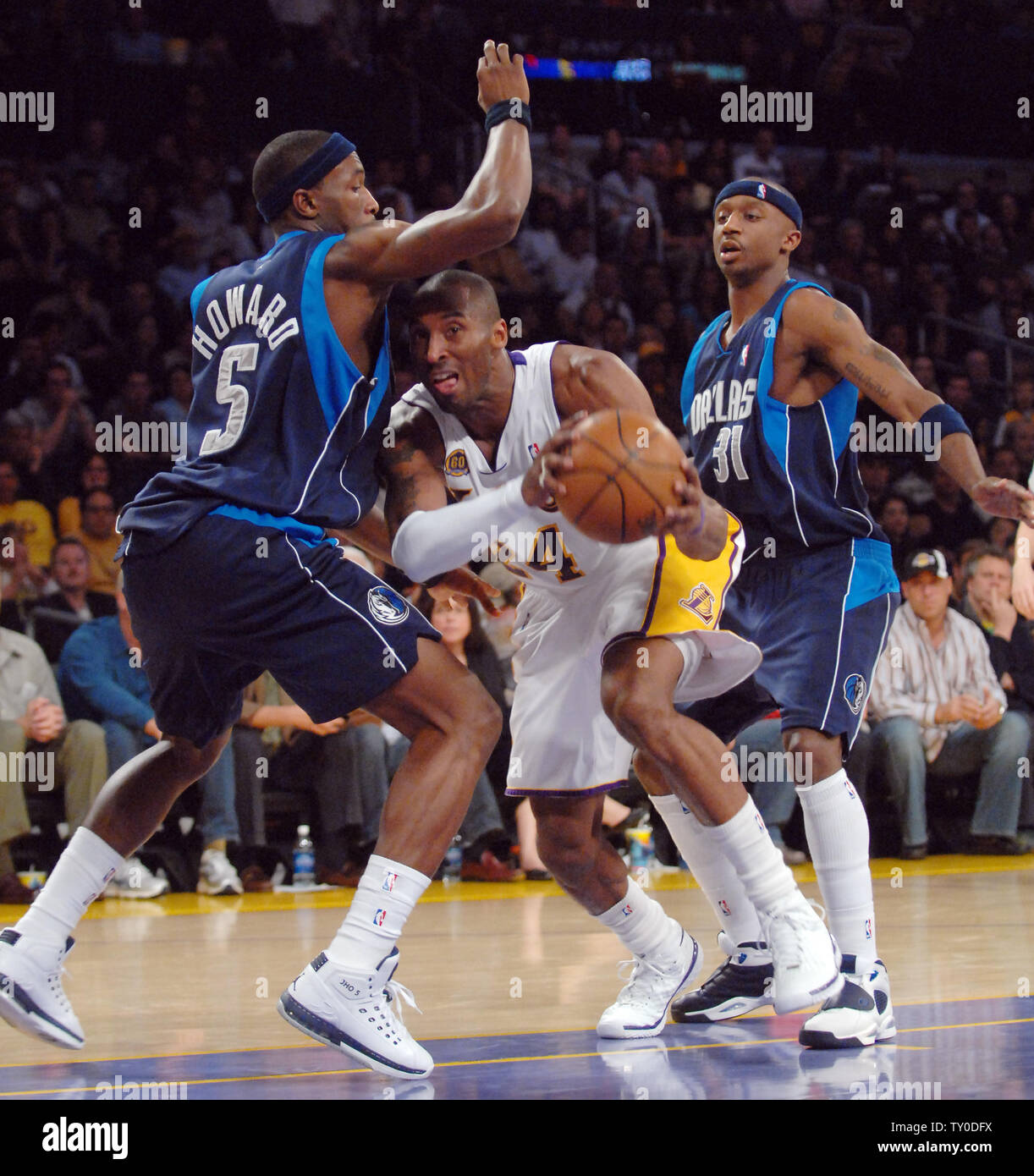 Photographing LA Lakers Kobe Bryant against the Mavs