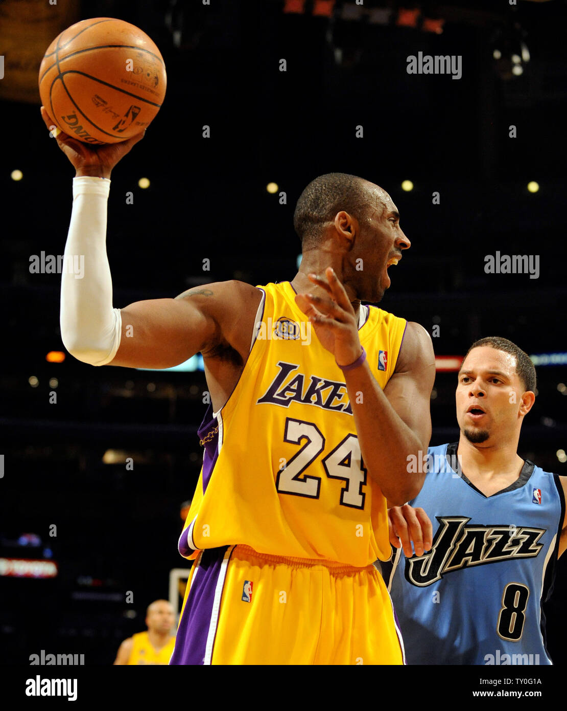 NBA Los Angeles Lakers LA Lakers Kobe Bryant Airborne Color 8 X 10 Photo Pic