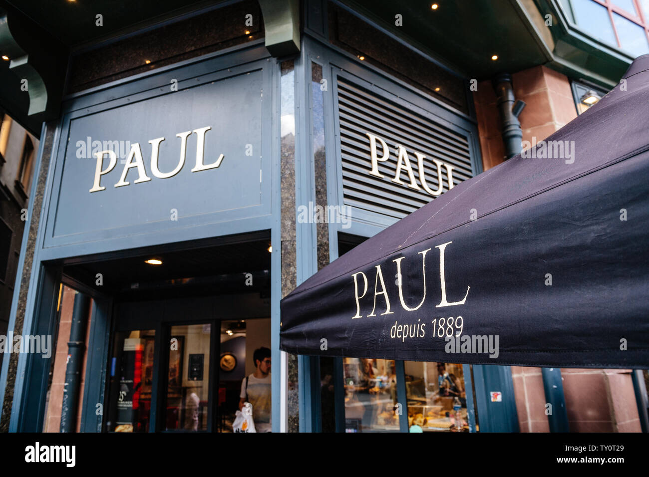 Paul Patisserie High Resolution Stock Photography And Images Alamy
