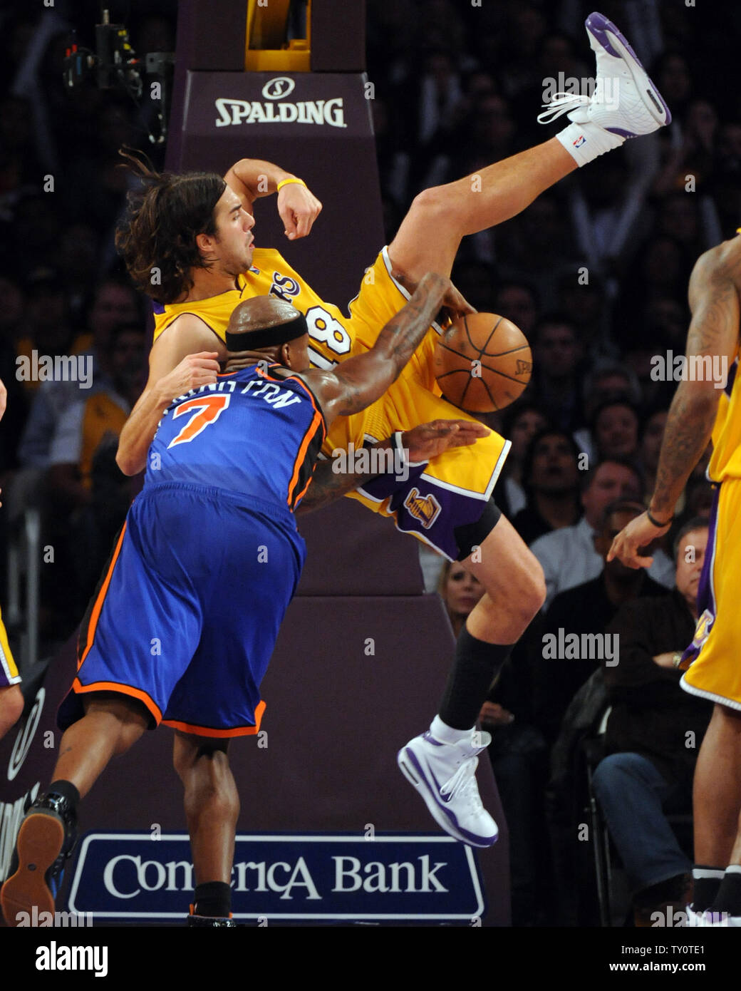 New York Knicks'  Al Harrington (L) is fouled hard by Los Angeles Lakers' Sasha Vujacic  during second half action at Staples Center in Los Angeles on December 16, 2008. The Lakers beat the Knicks 116-114.  (UPI Photo/Jon SooHoo) Stock Photo