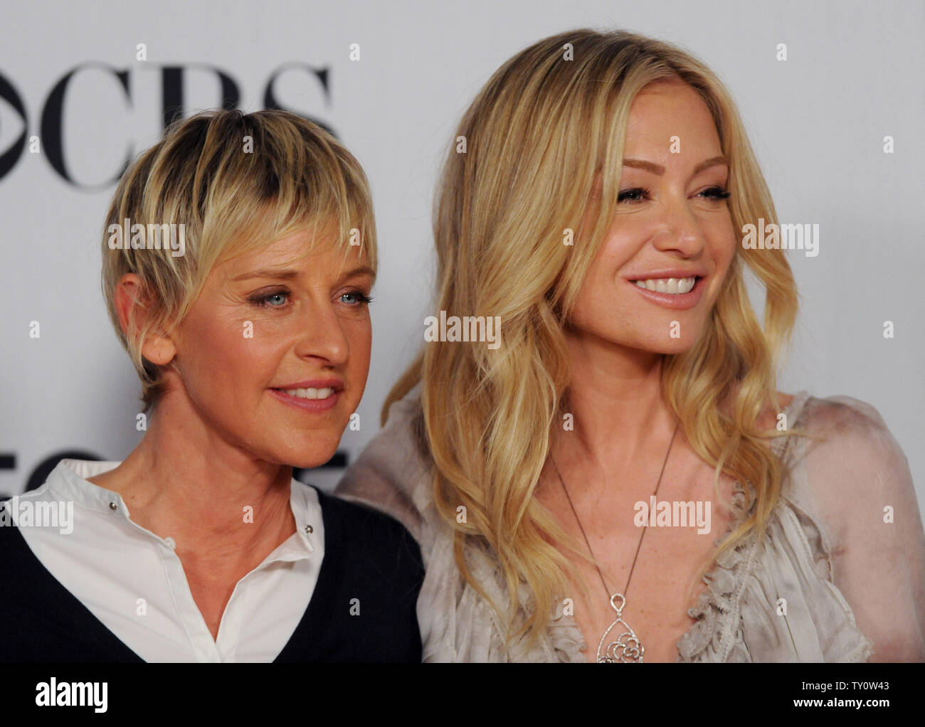 Comedian Ellen Degeneres (L) and actress Portia de Rossi appear backstage  after Degeneres won the award for Favorite Talk Show Host at the 35th  annual People's Choice Awards in Los Angeles on, image size:1300x1022