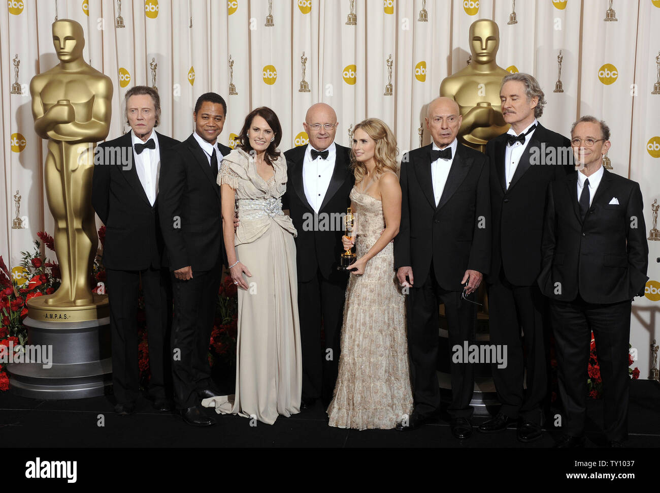 The family of actor Heath Ledger, mother Sally Bell (3rd L), father Kim Ledger(4th L) and sister Kate Ledger (4th R), hold his Oscar for best supporting actor in the film 'The Dark Knight' with presenters and former best supporting actor winners Christopher Walken,  (L), Cuba Gooding Jr. (2nd L), Alan Arkin (3rd R), Kevin Kline (2nd R) and Joel Gray at the 81st Academy Awards in Hollywood on February 22, 2009.   (UPI Photo/Phil McCarten) Stock Photo