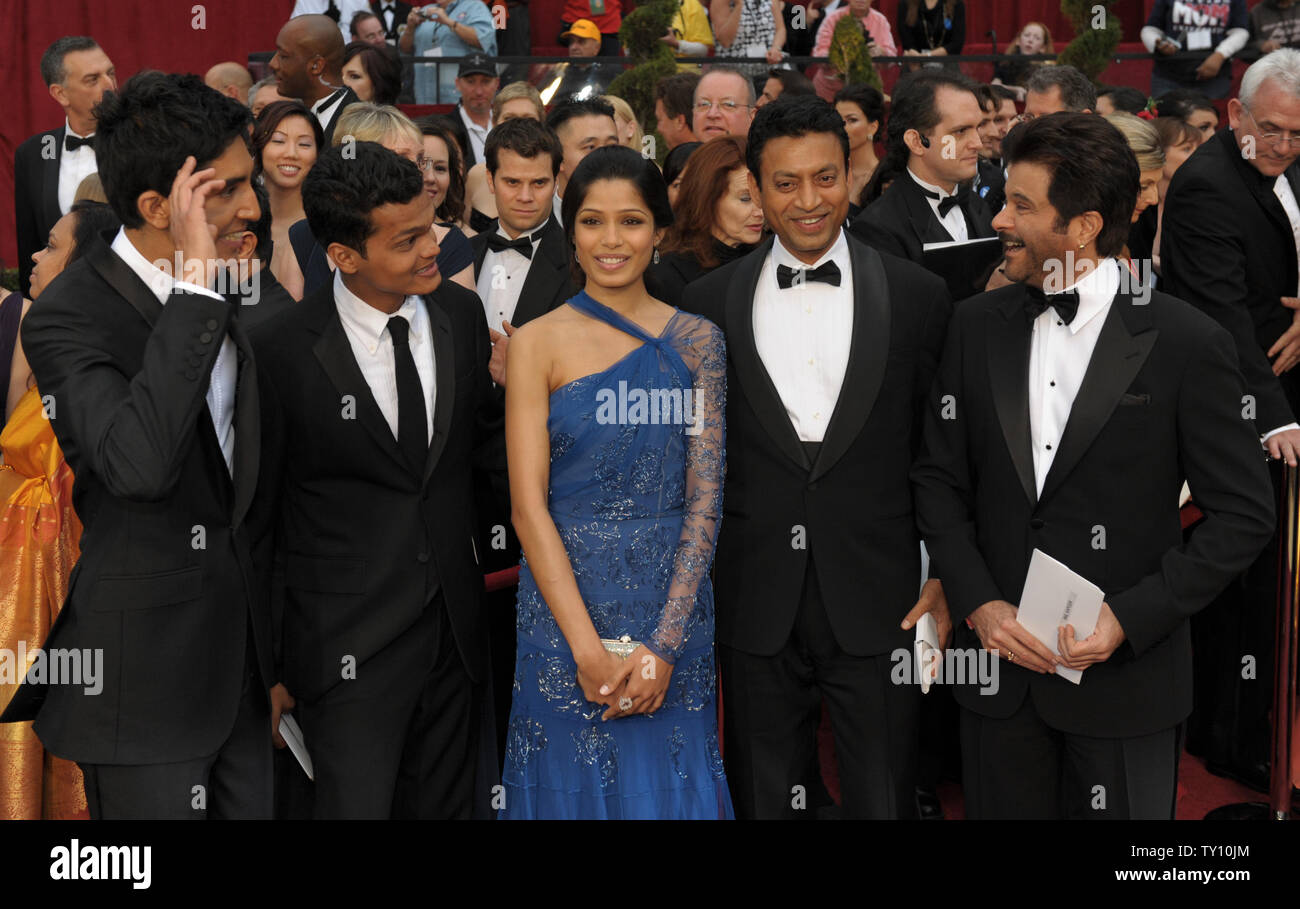 Cast from slumdog millionaire hi-res stock photography and images - Alamy