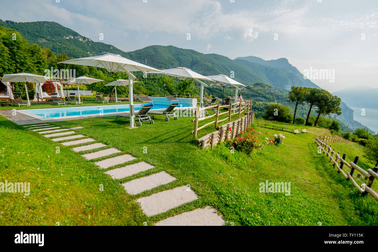 Resort style swimming pool park hi-res stock photography and images - Alamy