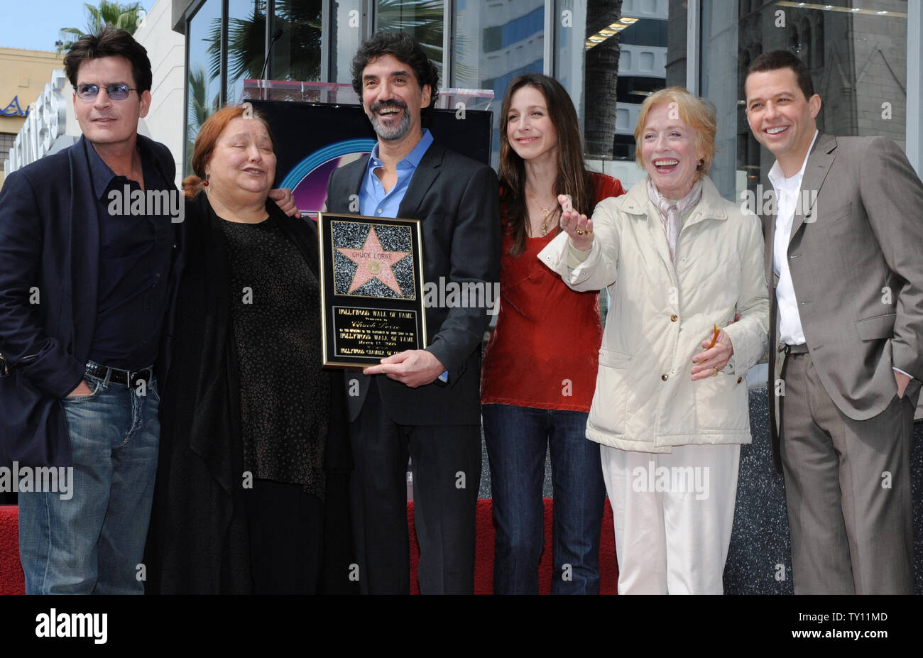 Charlie Sheen, Conchata Ferrell, Chuck Lorre, Marin Hinkle, Holland Taylor and Jon Cryer (L-R), share a light moment during ceremonies honoring Lorre with the 2,380th star on the Hollywood Walk of Fame in Los Angeles on March 12, 2009. Lorre produces and co-created CBS' 'The Big Bang Theory' and 'Two and Half Men'. He also produced 'Dharma & Greg'' and 'Grace Under Fire'. (UPI Photo/Jim Ruymen) Stock Photo