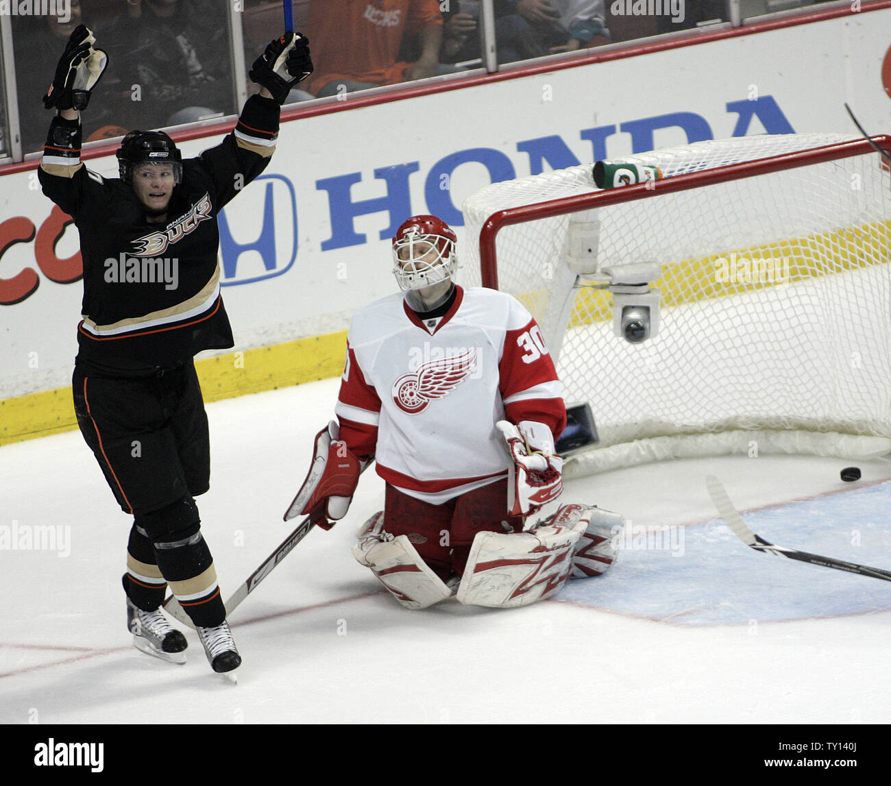 Detroit Red Wings goalie Chris Osgood makes a save in the second period of  Game 4 of the NHL Western Conference semifinals against the Anaheim Ducks  at the Honda Center in Anaheim