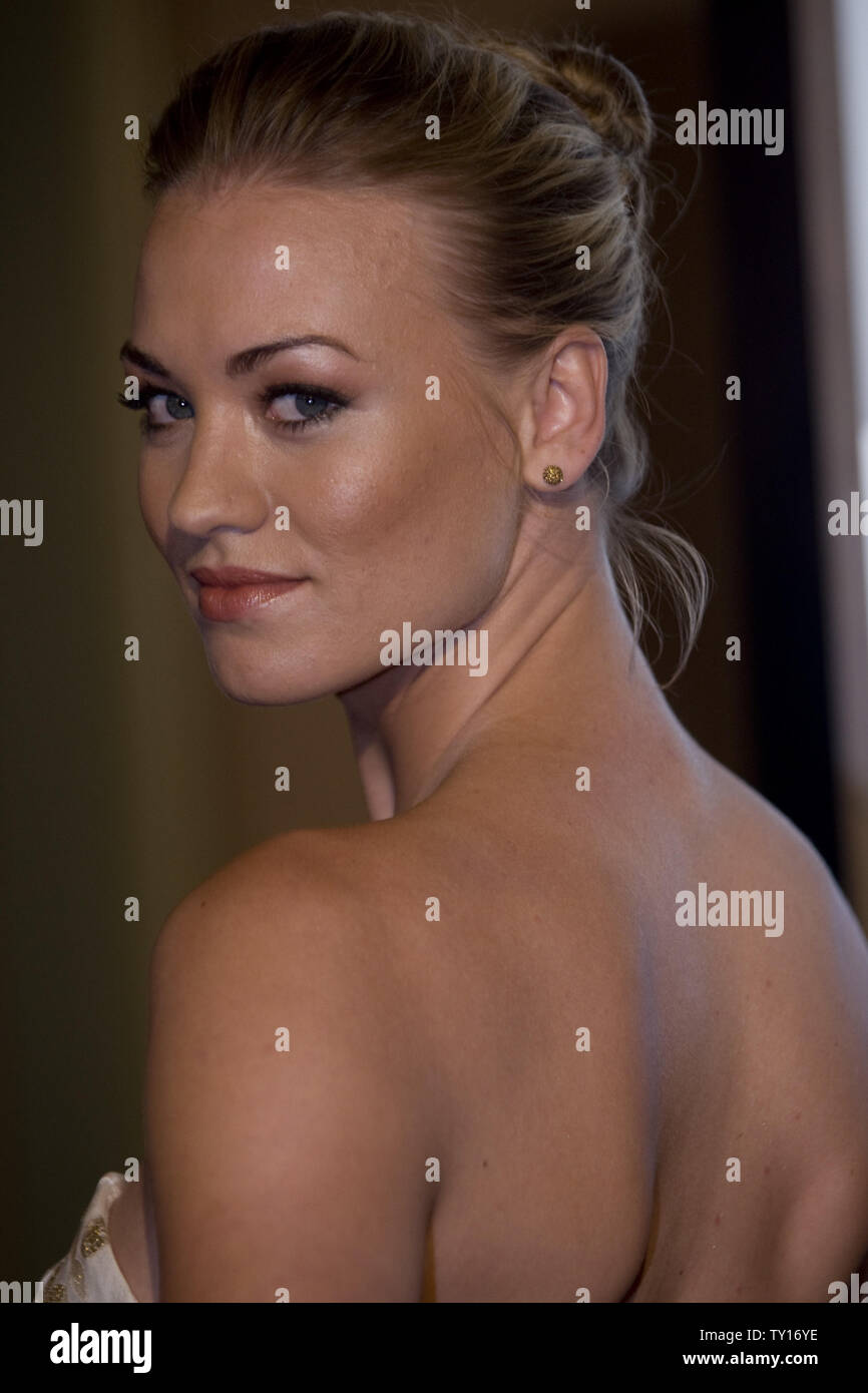 Yvonne Strahovski Body