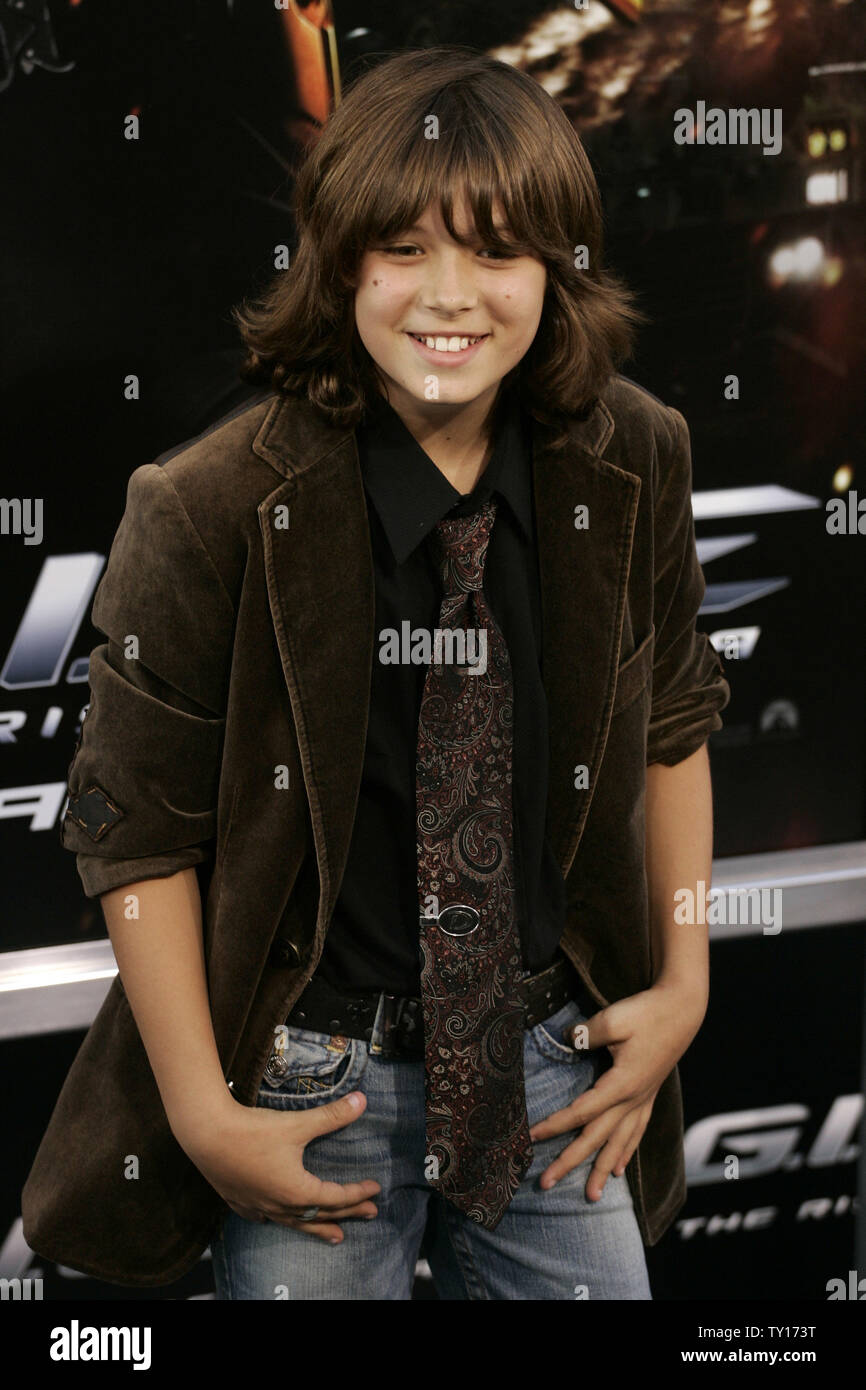 Leo howard hi-res stock photography and images - Alamy, image size:866x1390