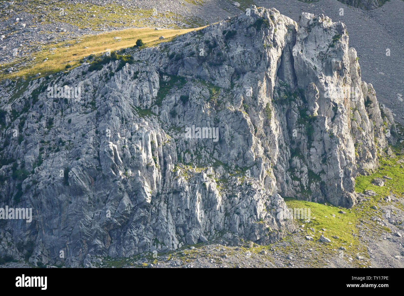 Landscape view of Las Gleras cliffs from Revilla lookout in Ordesa y Monte Perdido National Park (Escuain, Sobrarbe, Huesca, Pyrenees, Aragon, Spain) Stock Photo
