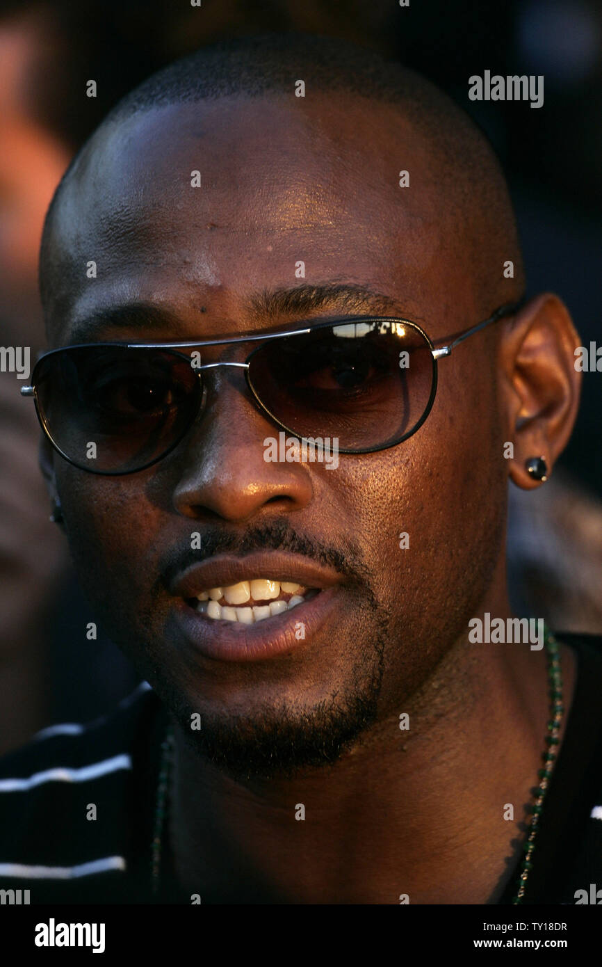 Actor Omar Epps arrives at the Season Six premiere for House at the