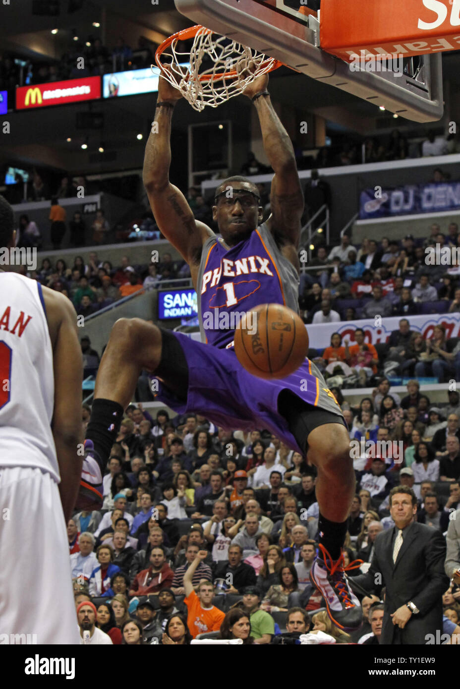 Phoenix Suns forward Amar'e Stoudemire dunks during the first quarter of the game against the Los Angeles Clippers at the Staples Center in Los Angeles on March 3, 2010.  Phoenix beat Los Angeles 127-101.   UPI/David Silpa Stock Photo