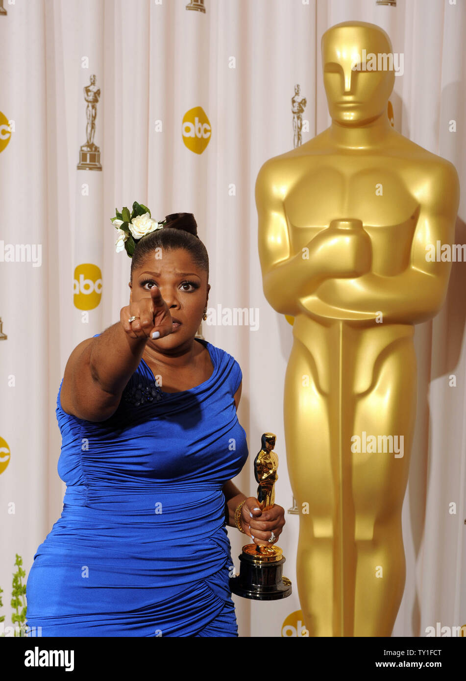 Best Supporting Actress winner Mo'Nique appears backstage with her