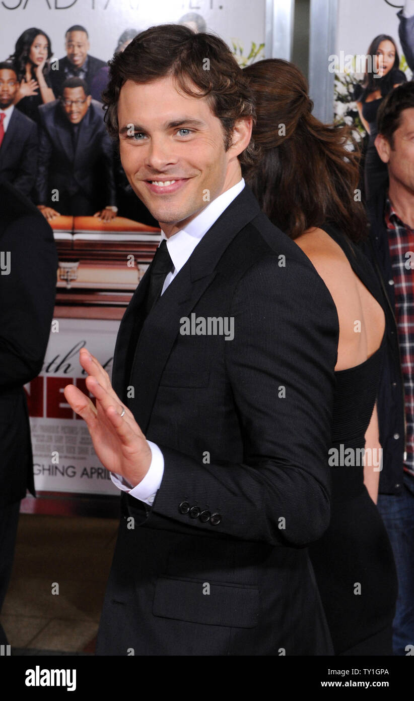 James Mardsen A Cast Member In The Motion Picture Comedy Death At A Funeral Attends The Premiere Of The Film With His Wife Lisa Linde At The Arclight Cinerama Dome In Los
