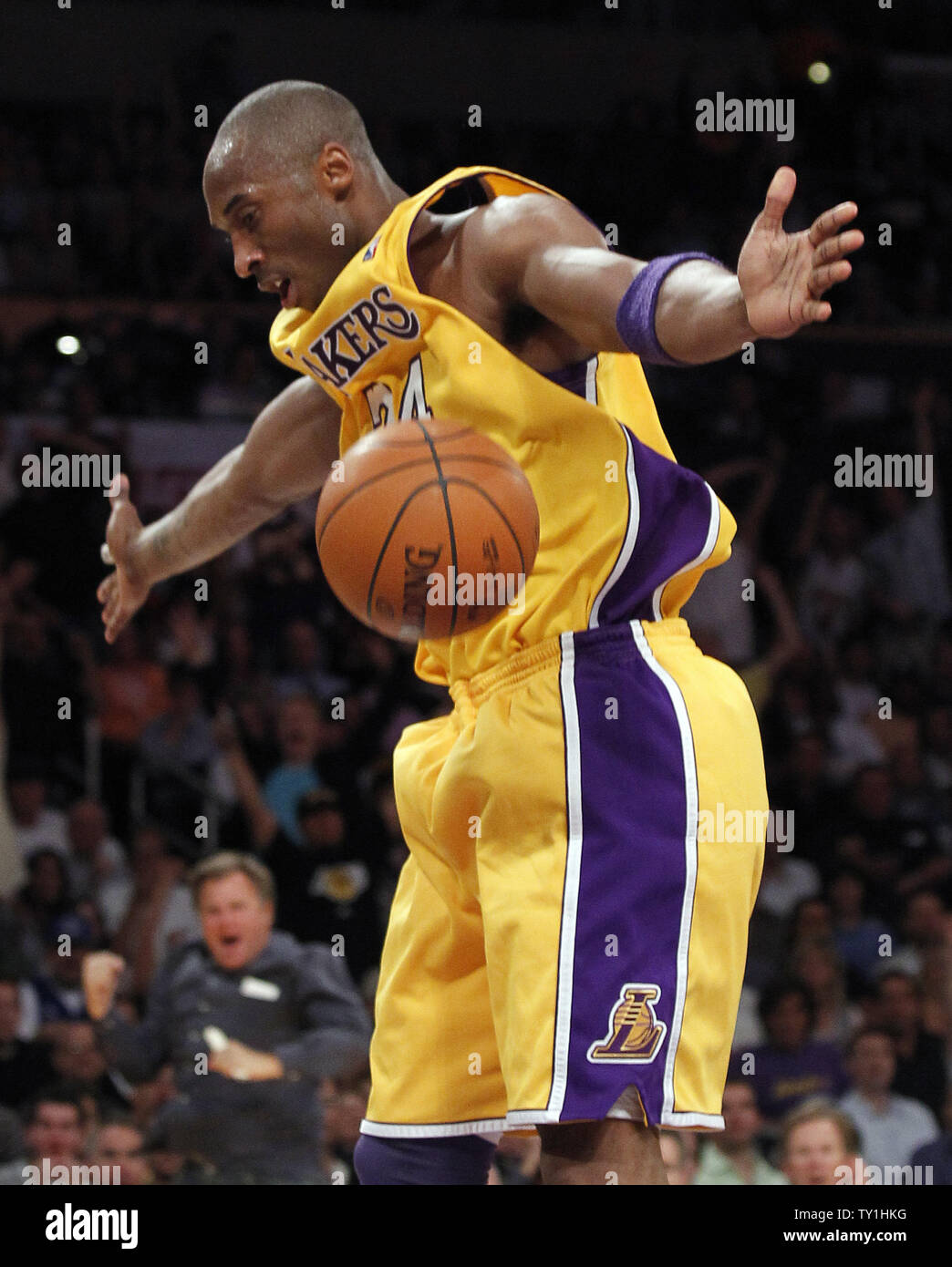 kobe in the air about to dunk the ball wearing number eight lakers uniform kobe  bryant wallpaper ip…