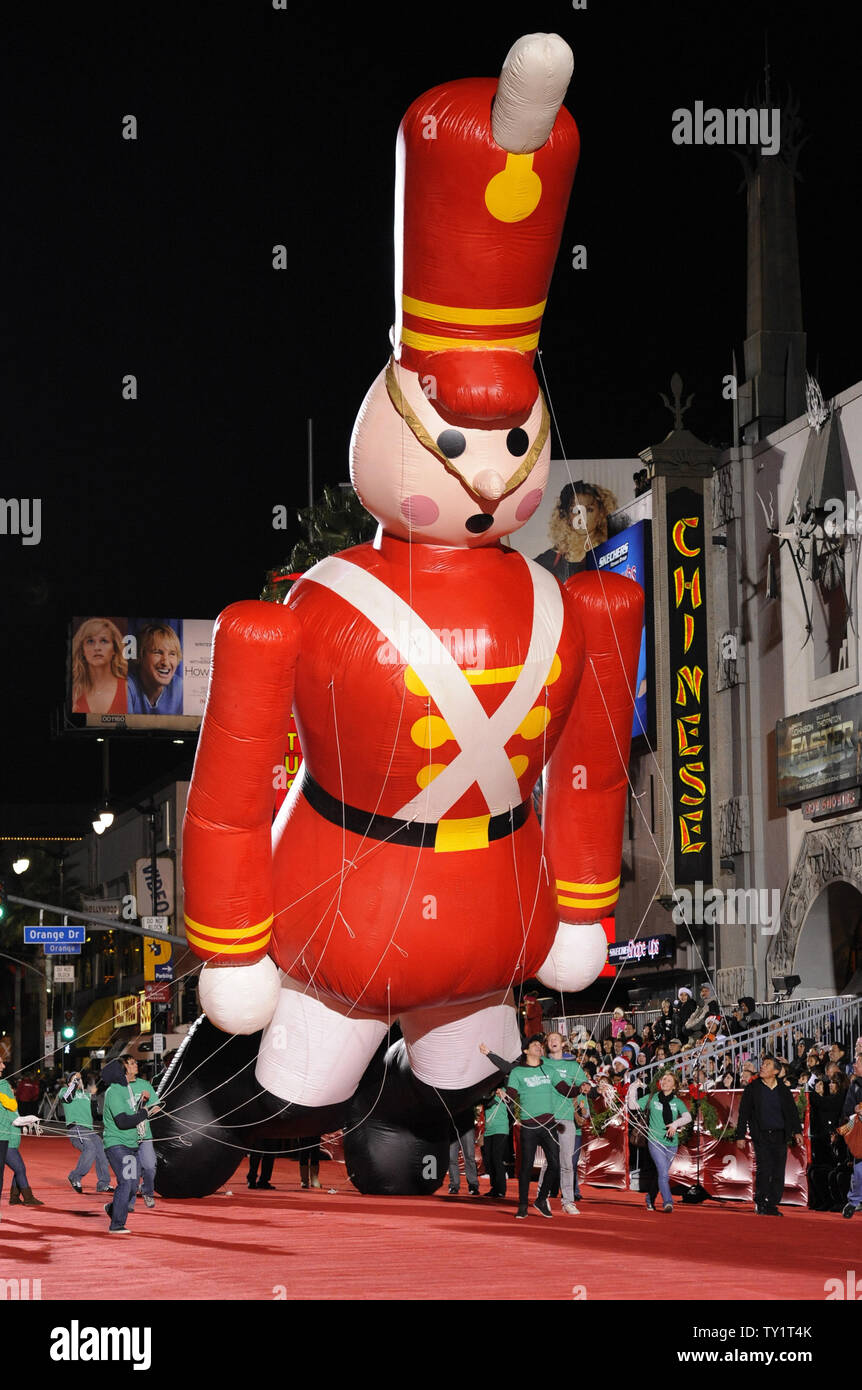 Lincolnton Ga Christmas Parade 2022 Christmas Parade Balloon High Resolution Stock Photography And Images -  Alamy