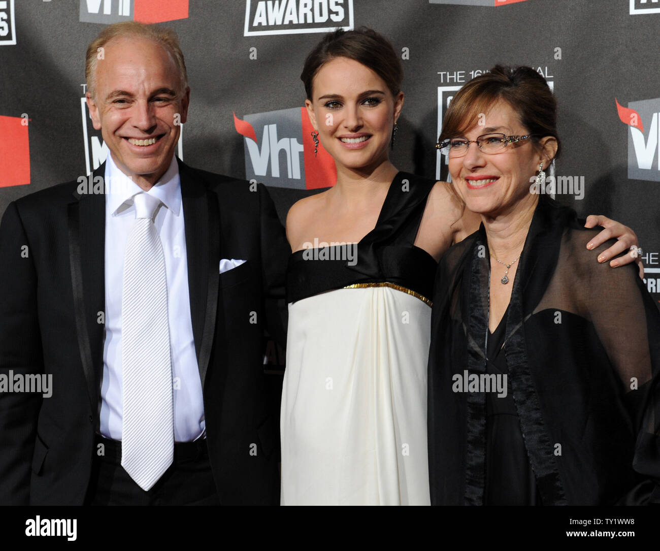 Natalie portman with parents hi-res stock photography and images - Alamy