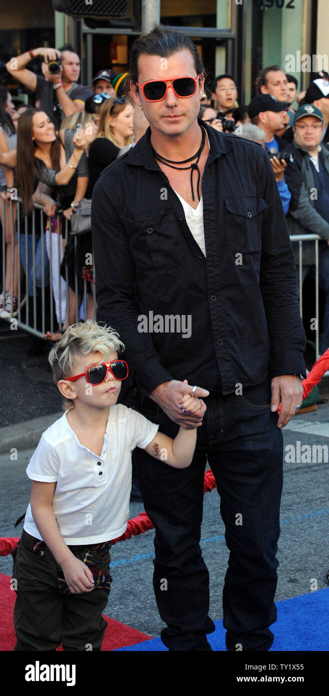 Musician Gavin Rossdale attends the premiere of the animated 3D comedy motion picture 'Gnomeo & Juliet', with his son Kingston (L), at the El Capitan Theatre in the Hollywood section of Los Angeles on January 23, 2011.  UPI/Jim Ruymen Stock Photo