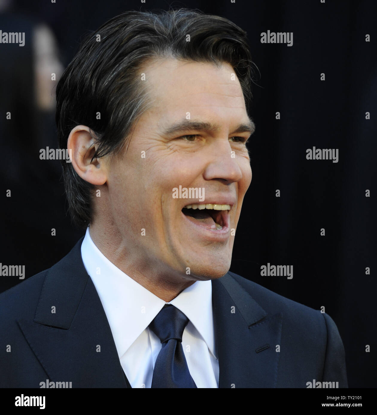 Josh Brolin arrives on the red carpet for the 83rd annual Academy ...