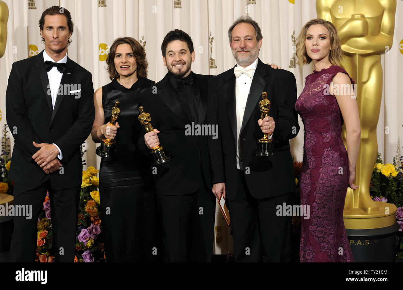 Inception Gary Rizzo Presenters Matthew McConaughey and Scarlett Johansson pose with ...