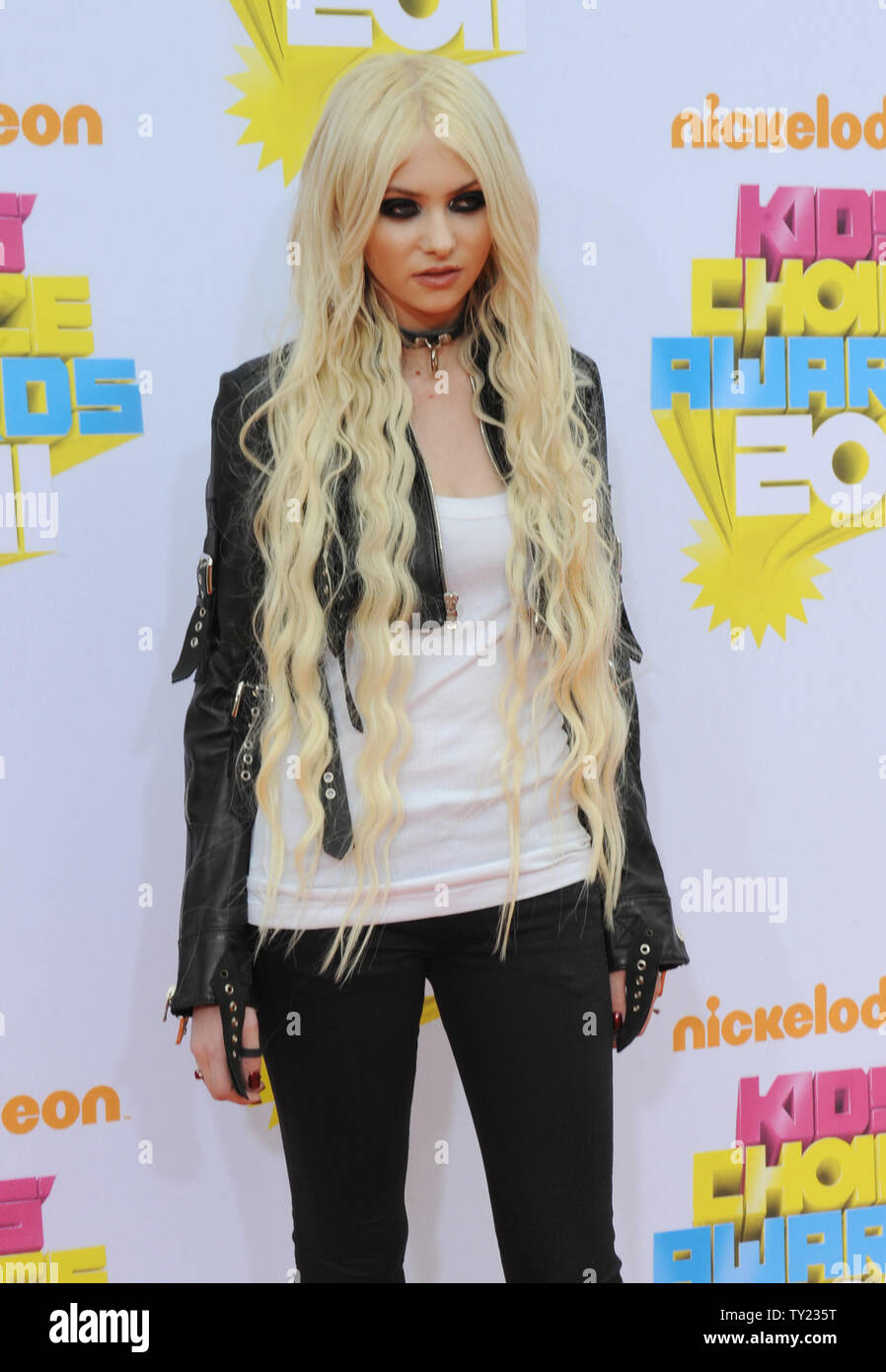 Actress Taylor Momsen Arrives At The 24th Annual Nickelodeon Kids