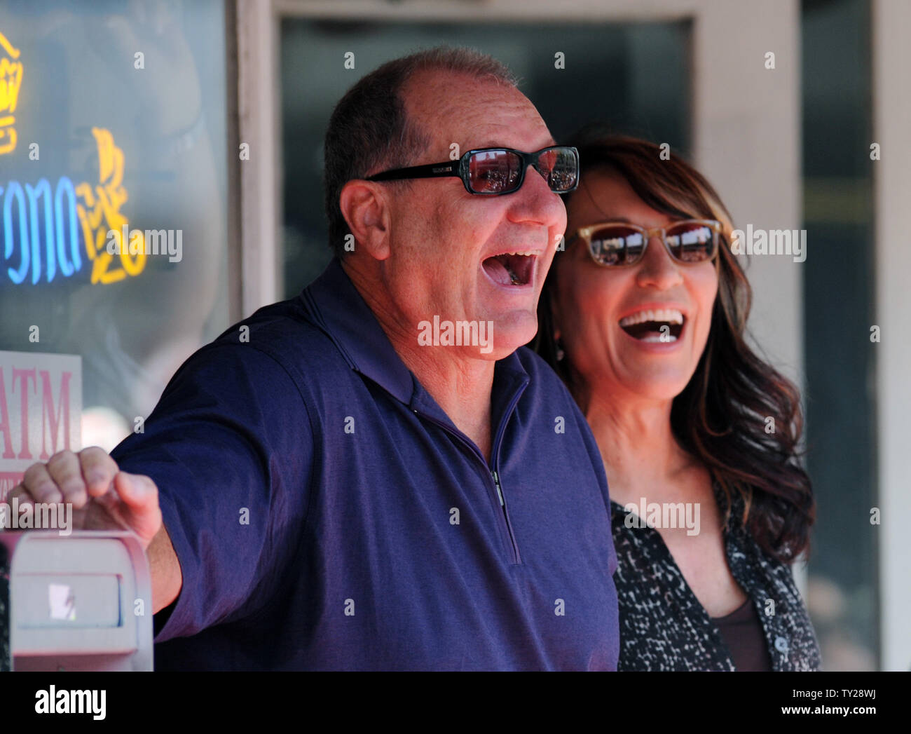 Ed oneill and wife hi-res stock photography and images - Alamy