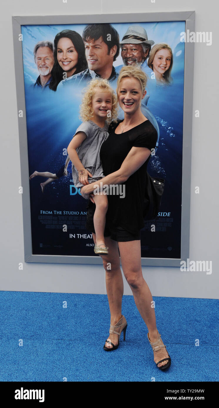 Actress Teri Polo and her daughter Bayley attend the premiere of the motion  picture family drama "Dolphin Tale", in Los Angeles on September 17, 2011.  UPI/Jim Ruymen Stock Photo - Alamy
