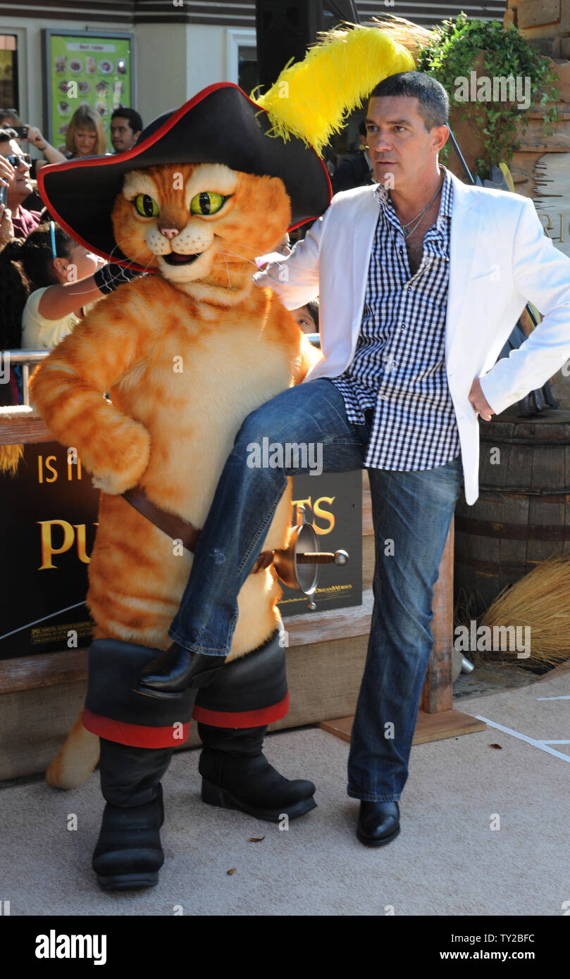 Actor Antonio Banderas, the voice of Puss in Boots in the motion picture  animated comedy "Puss In Boots", arrives for the premiere of the film at  the Regency Village Theatre, in the