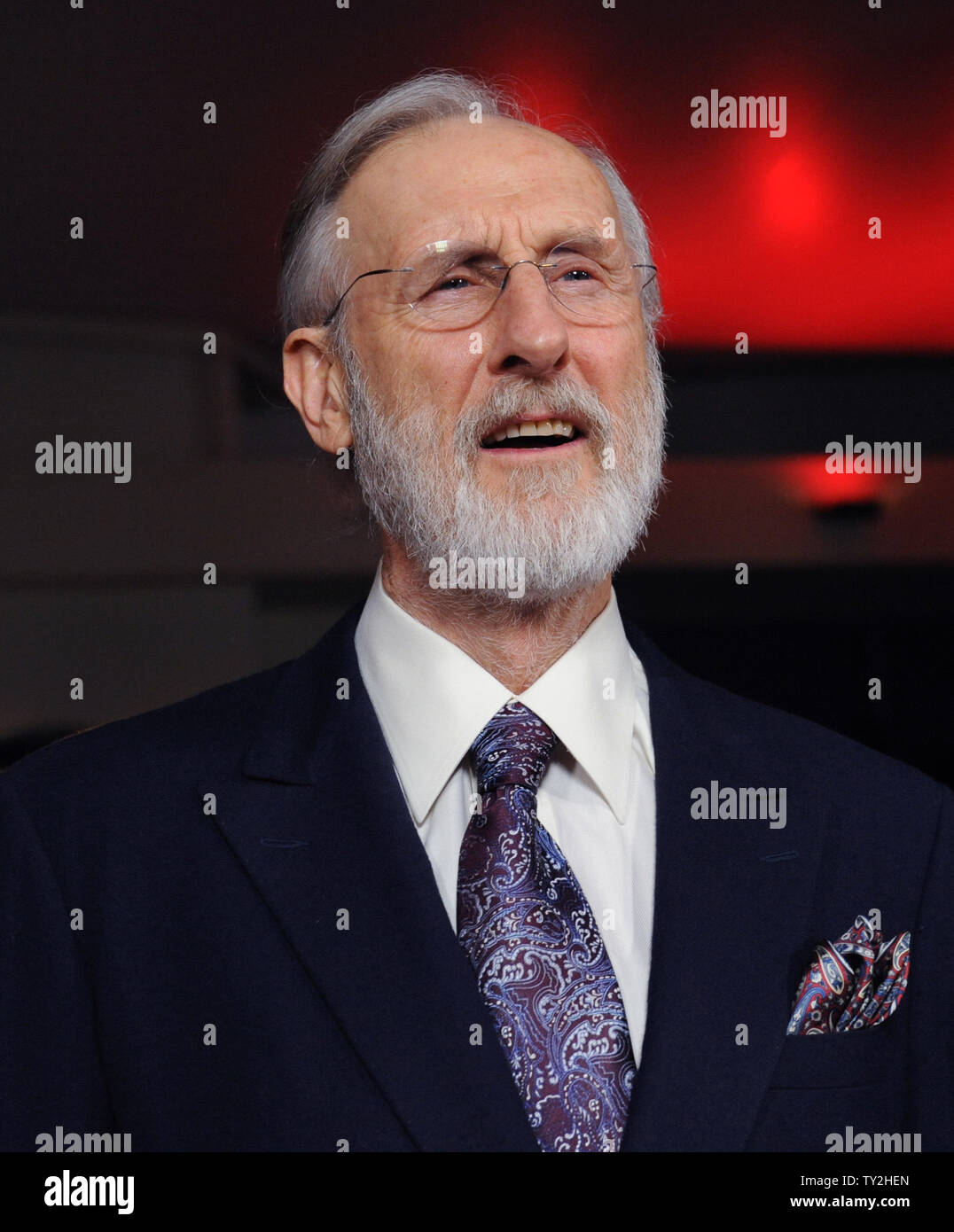 Actors james cromwell hi-res stock photography and images - Alamy