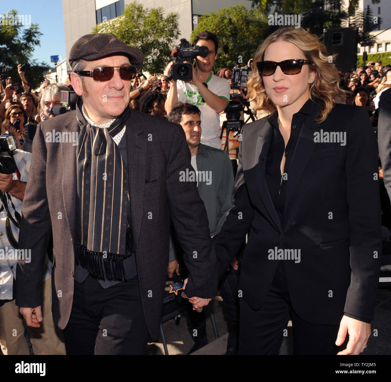 Elvis costello wife diana krall hi-res stock photography and images - Alamy