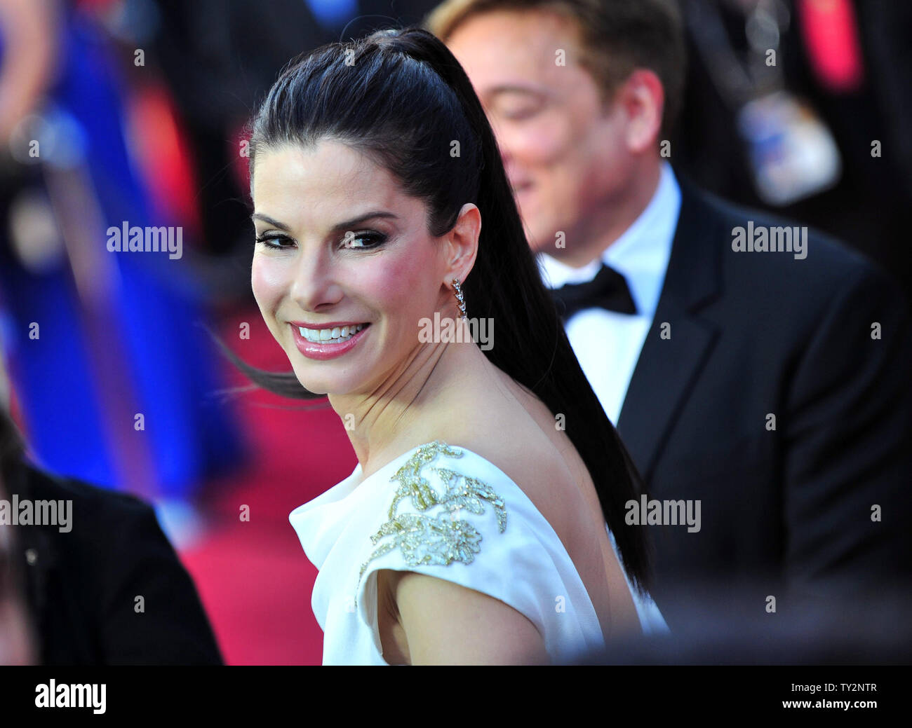 sandra-bullock-arrives-on-the-red-carpet-hi-res-stock-photography-and