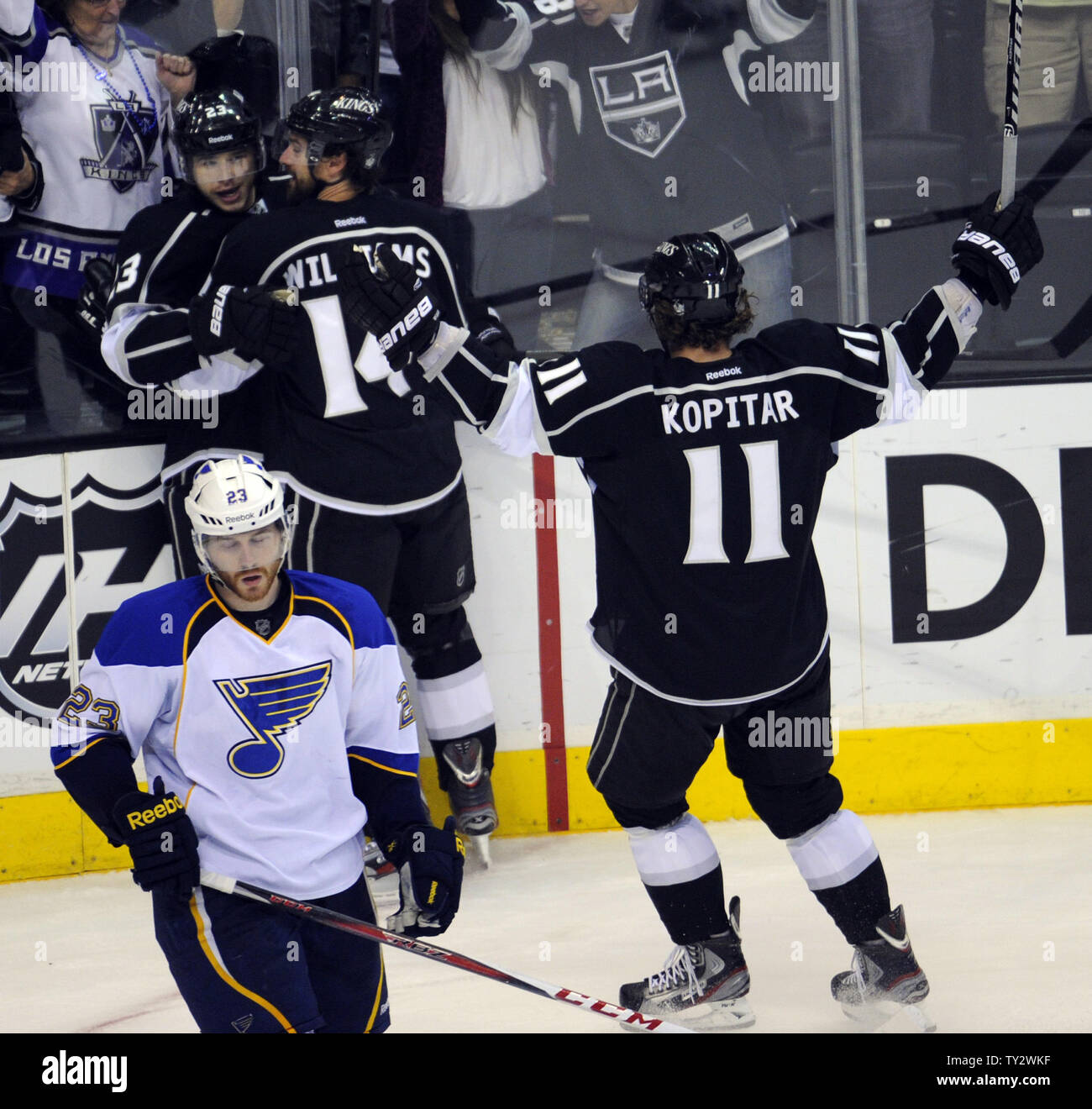 Singing the Blues: Flyers defeat St. Louis, 5-1
