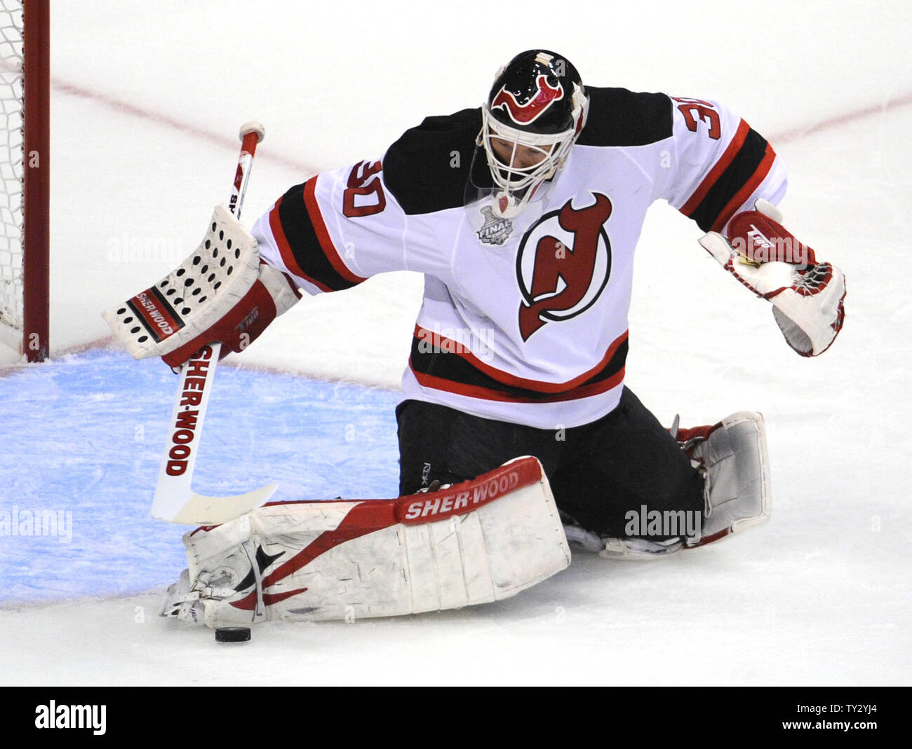 New Jersey Devils goalie Martin Brodeur (30) during the NHL game between  the New Jersey Devils and the Carolina Hurricanes Stock Photo - Alamy