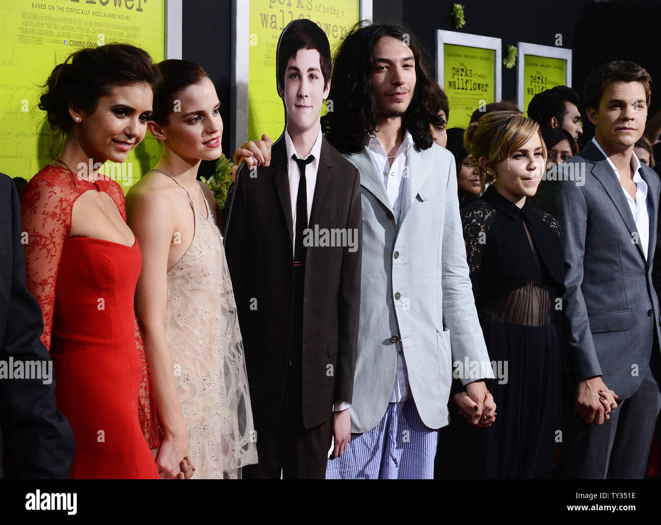 Johnny simmons and emma watson hi-res stock photography and images - Alamy, image size:1300x1033