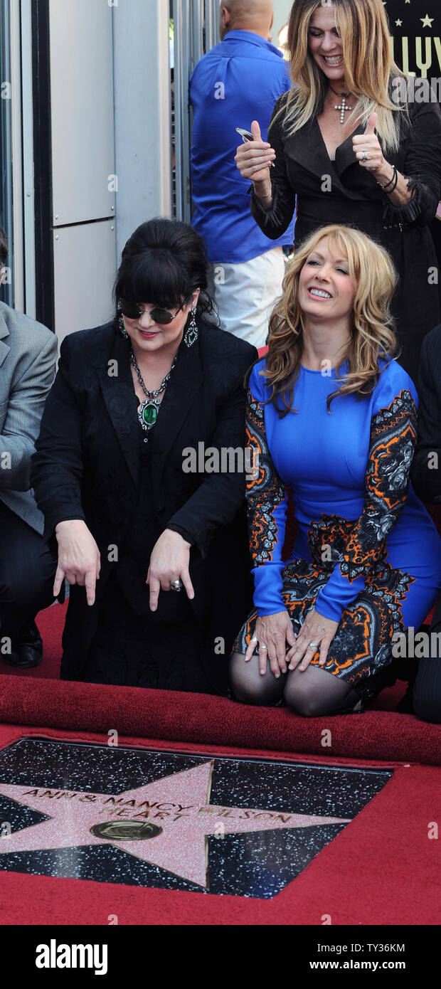 Heart band members Ann Wilson (L) and Nancy Wilson, the singing sisters