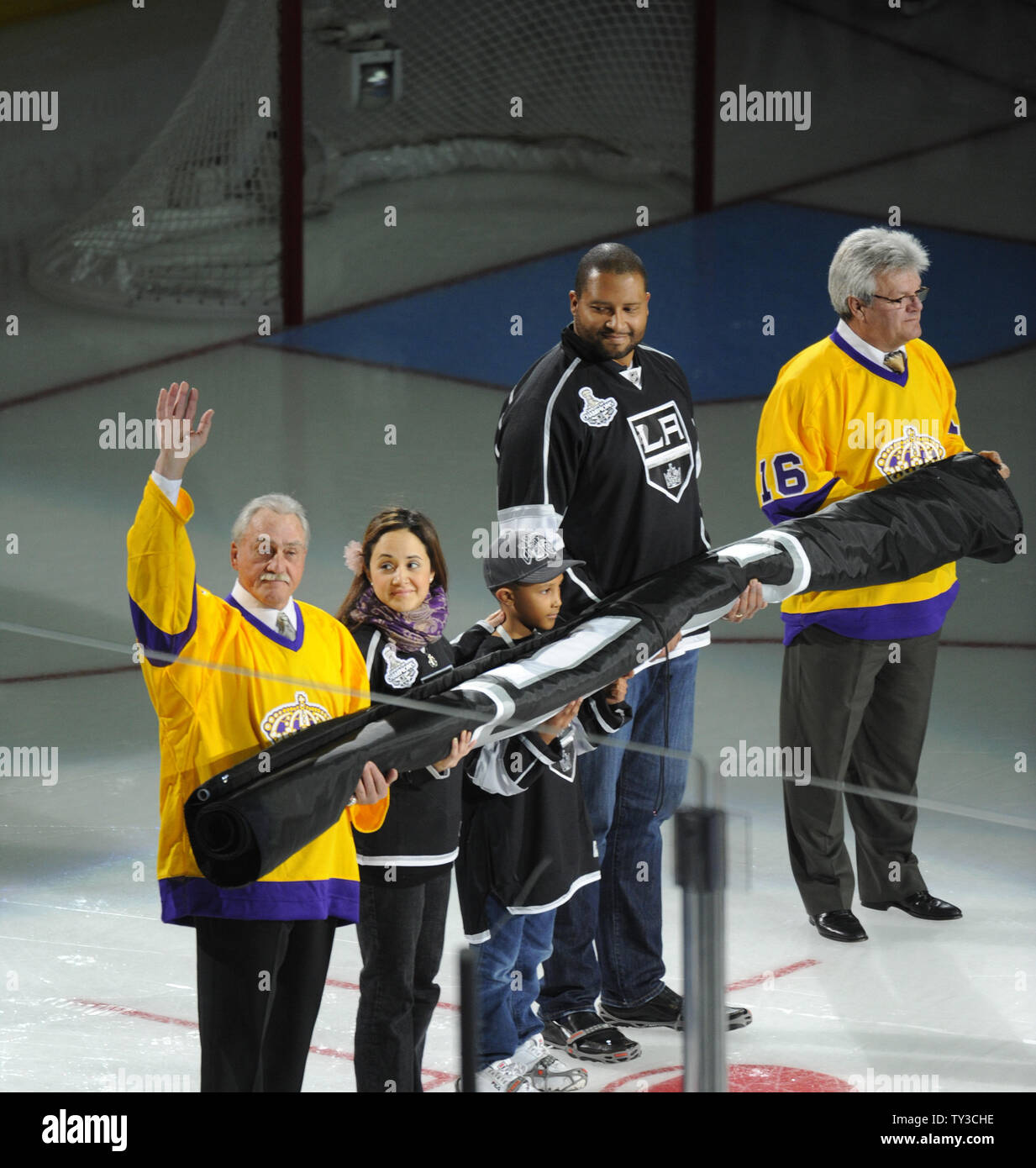 2013-14 Justin Williams Los Angeles Kings Game Worn Jersey – “2014 Stadium  Series - Stanley Cup Season - Conn Smythe Season - Photo Match – NHL  Letter