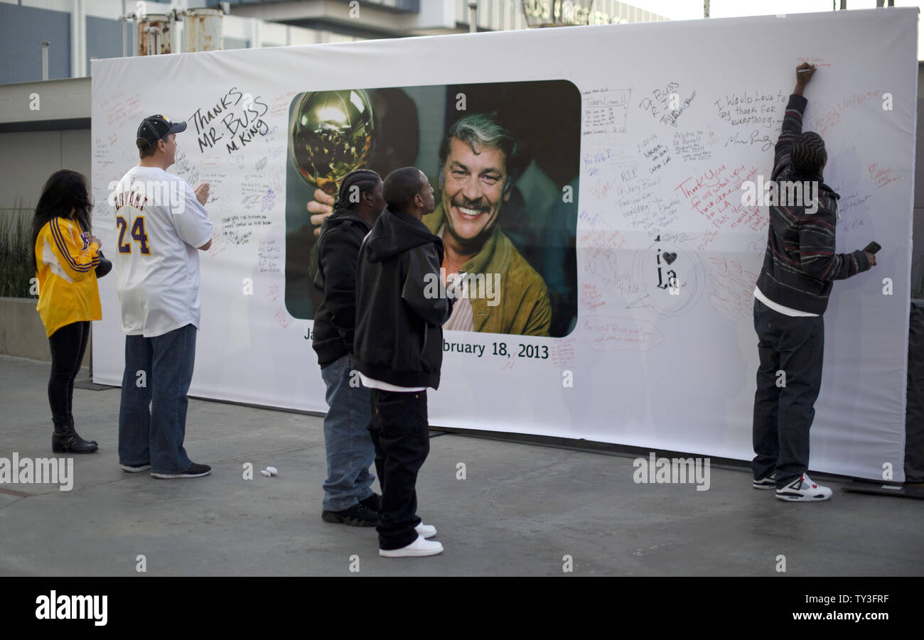 Lakers innovative owner Jerry Buss, 80, dies
