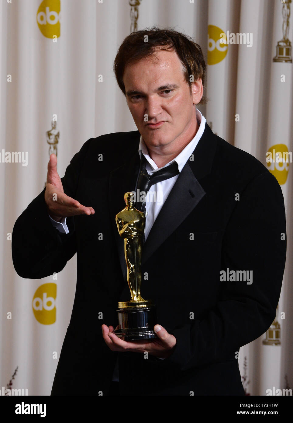 Writer and director Quentin Tarantino holds his Oscar for Original